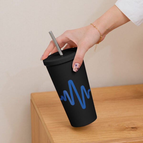 Insulated tumbler with a straw - Image 2