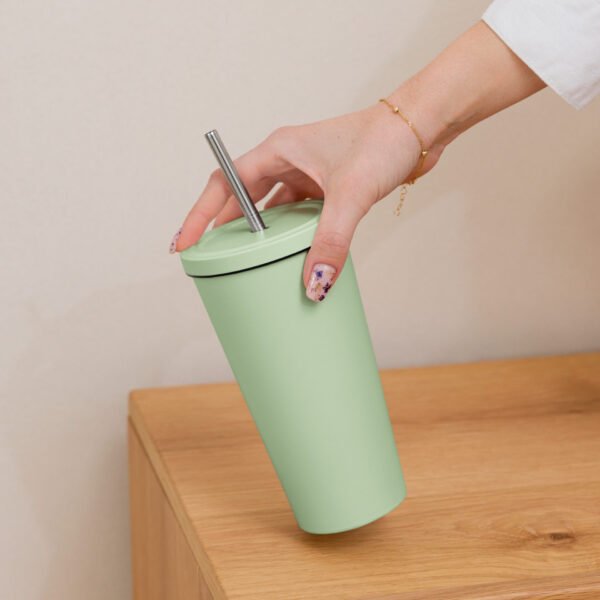 Insulated tumbler with a straw - Image 14