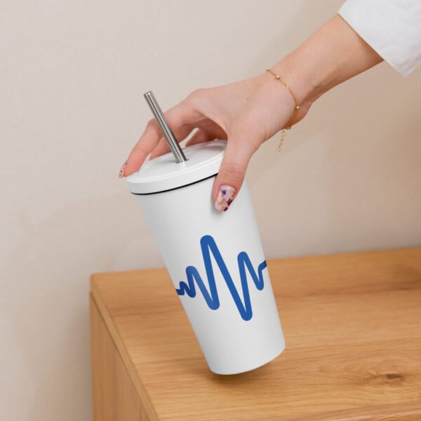 Insulated tumbler with a straw - Image 17